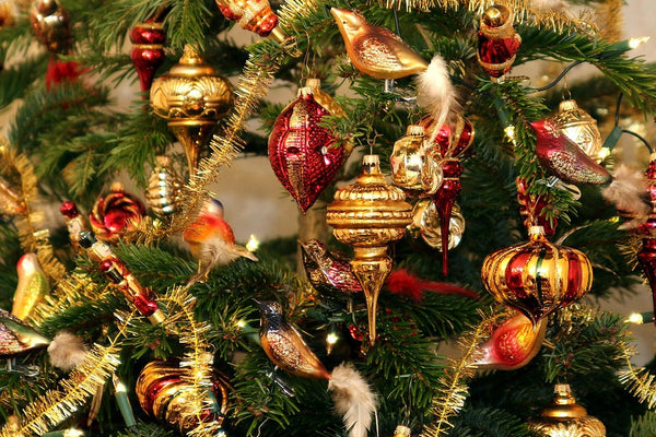 Sapin de Noël artificiel : classique ou enneigé, comment choisir ?